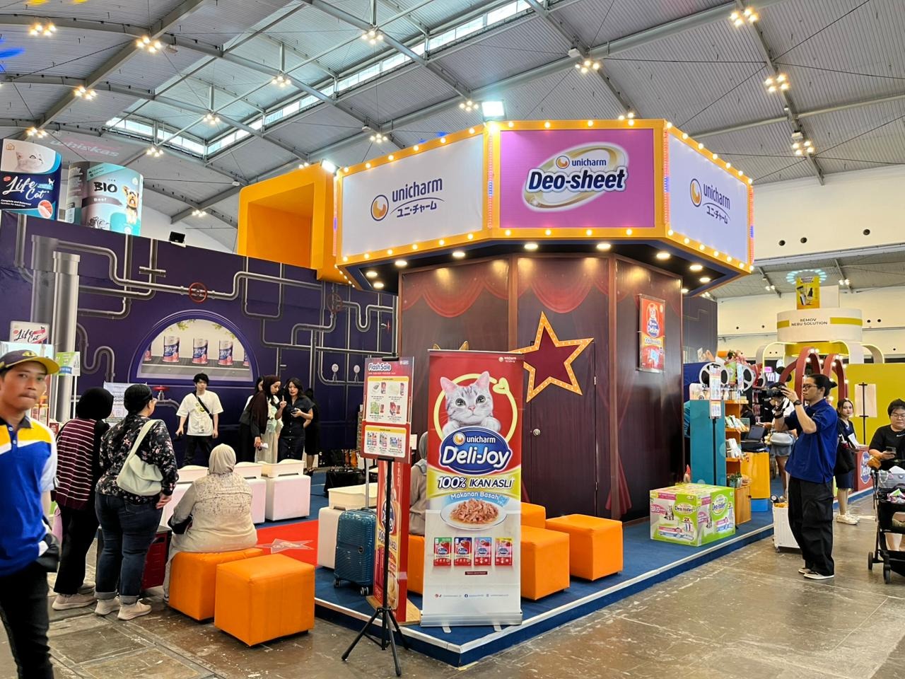 Booth IIPE 2025 Unicharm Pet Indonesia